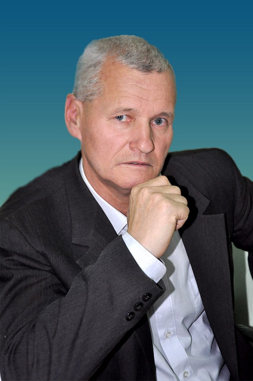 Язучы, шагыйрь, робагыйчы, С.Сөләйманова, Г.Афзал исемендәге әдәби премияләр лауреаты Фәнәвис Әбеләес улы Дәүләтбаев. /Фотолар – Ф.Дәүләтбаевның шәхси архивыннан.